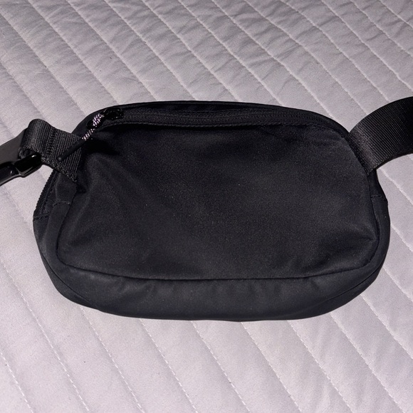 Lululemon Limited Edition Everywhere Belt Bag - Picture 4 of 9